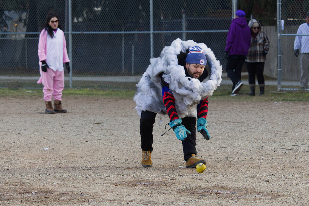 PHOTOS :  Bass ackward  ball tourney steps up to the plate in Sicamous